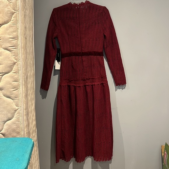 Lulus red midi lace gown. US 4. - Picture 8 of 9